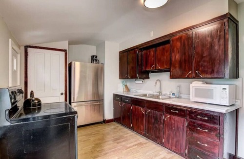 Eau Claire House | Downtown Retreat Near Mayo &UWEC