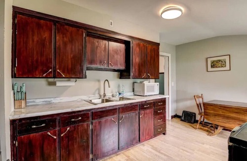 Eau Claire House | Downtown Retreat Near Mayo &UWEC