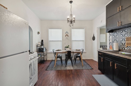 Rossford House | Downtown Rossford/Toledo Restored Arts&Crafts Home