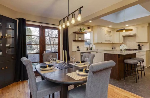 South Central House | Downtown Salem, Wine and City Retreat 2 king beds