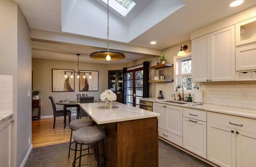 South Central House | Downtown Salem, Wine and City Retreat 2 king beds