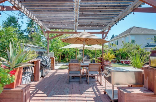 Downtown San Jose Cottage | Downtown San Jose Apt w/Deck: 1 Mi to SAP Center!