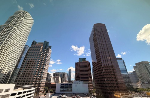 Vernon Condo | Downtown Sky Suites - Modern Highend 1bd1bth