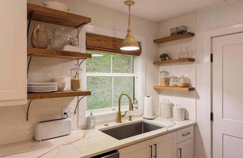 Sky Valley House | Dragonfly Cabin, private pond, firepit, BBQ, AC