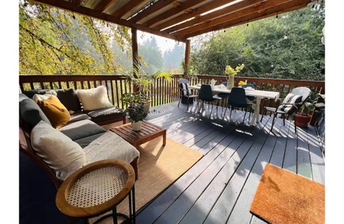 West Hazel Dell House | Dreamy 1/2 acre estate in the city with Guest House!