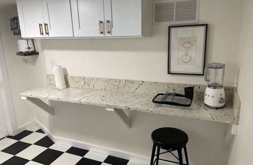 Kerns Apartment | Dreamy Laurelhurst Neighborhood Basement Apartment Extremely Walkable