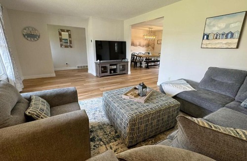 Stevensville House | Drift Away Den