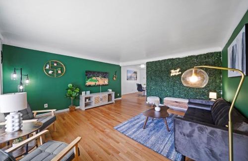 Birmingham Apartment | DT Green Haven 4-Bed Sanctuary in Vibrant Loco