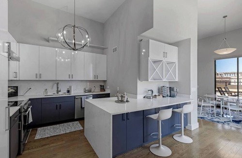 Printers Row Apartment | Dtown Penthouse 11+Parking, Gym, Pvt Patio