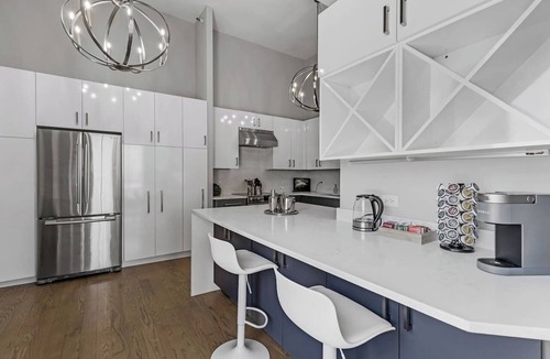 Printers Row Apartment | Dtown Penthouse 11+Parking, Gym, Pvt Patio