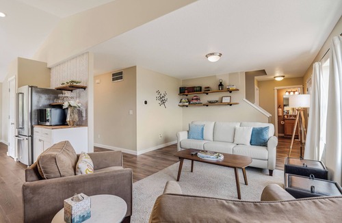 Dundee House | Dundee Hillside Retreat