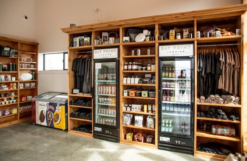 Coos Bay Cabin | Dune Cabin - The Dune Cabin is well-appointed and uniquely designed and comfortably sleeps 6 guests. Private bedroom with queen bed, open loft with twin beds, and dinette that converts to a full size bed