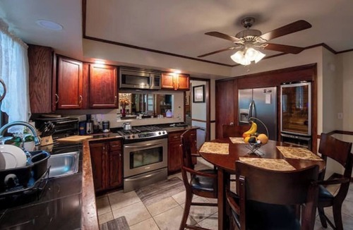 West New Haven House | E&E Spacious Home Retreat - Near Yale and Downtown