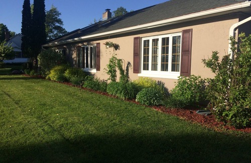 Winneconne House | EAA week: Spacious 3 bedroom house w/pool, hot tub, & beautiful river views. n