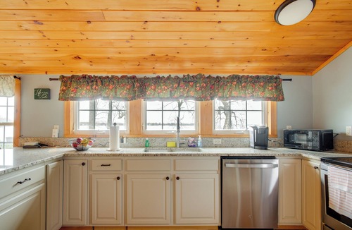 Chazy House | 'Eagles Rest' Peaceful Cottage on Lake Champlain