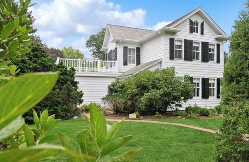 Village of East Hampton House | East Hampton Village 3BR & Heated Pool/Walk to Village Shops and Ocean Beaches