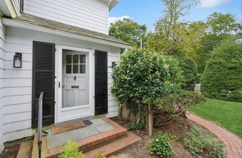 Village of East Hampton House | East Hampton Village 3BR & Heated Pool/Walk to Village Shops and Ocean Beaches