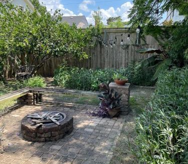 West Riverside Apartment | East Riverside- Great Location-Quiet &