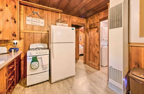 East Tawas House | East Tawas Cabin with Deck, Backyard & Fire Pit!