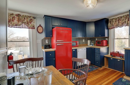 New London Apartment | Easy Beach Access! New London Apt w/Kitchenette