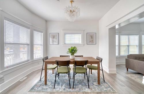 King House | Eclectic 2BR - Victorian Charm - Steps to Fun