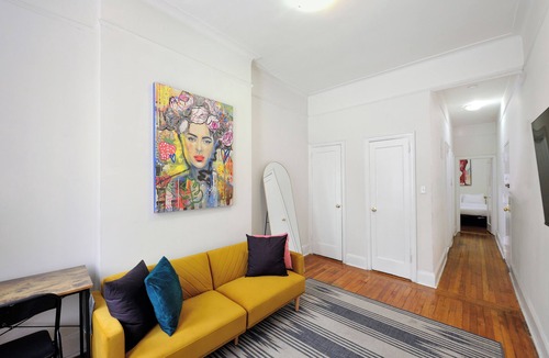 Kips Bay Apartment | Eclectic Artsy 1-bedroom apartment in Flatiron/High Ceilings