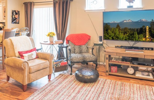 Old Farm District House | Eclectic SE Bend home ~ Close to Shopping ~ Close to Old Mill