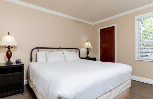Cannon Beach Hotel | Ecola Creek Lodge