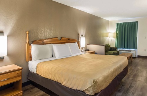 Clinton Hotel | Econo Lodge Clinton - Jackson West