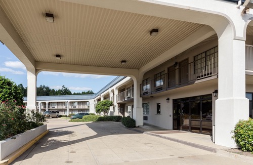 Grenada Hotel | Econo Lodge Grenada
