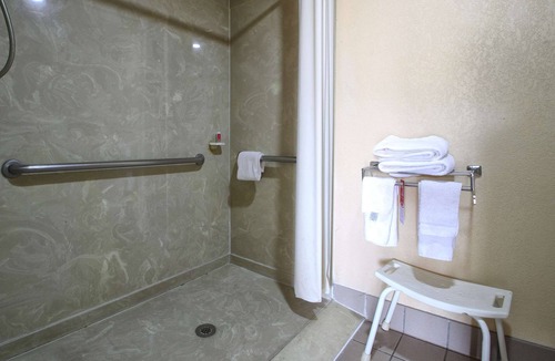 Hillsboro Hotel | Econo Lodge Hillsboro I-35