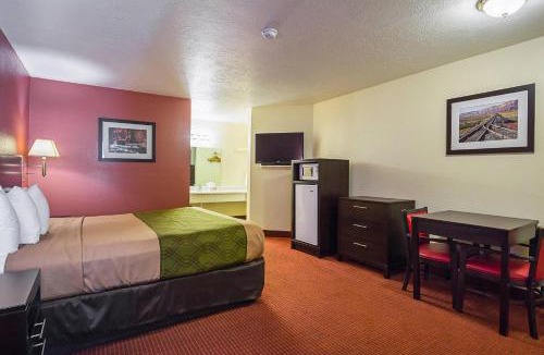 Hurricane Cabin | Econo Lodge Hurricane Zion Park Area