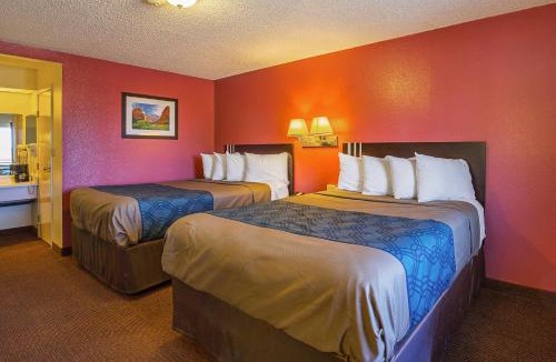Hurricane Cabin | Econo Lodge Hurricane Zion Park Area