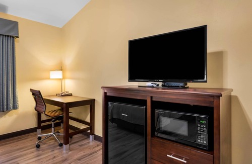 Eau Claire Hotel | Econo Lodge Inn & Suites Eau Claire South