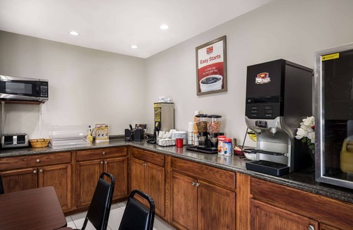 Canandaigua Hotel | Econo Lodge Inn & Suites Canandaigua - Fingers Lake Area
