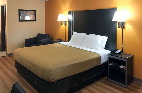 Purcell Hotel | Econo Lodge Purcell