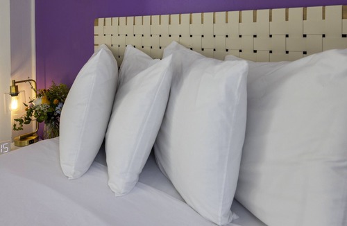 Civic Center Hotel | Economy Double Room with Ensuite Bathroom