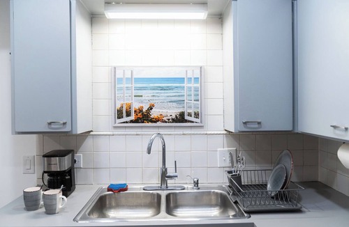 River Rouge Apartment | EconoPod 6 - 15 min to DT - free str. Pkg - AC - work desk space w/wobble stool