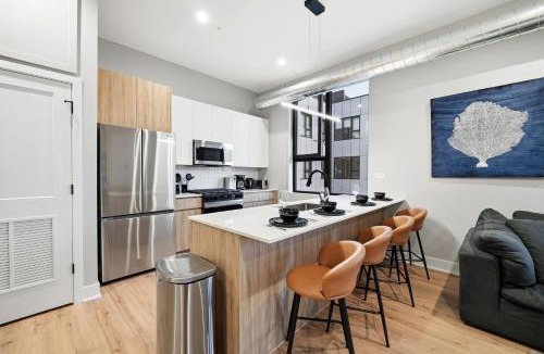 Edgewater Beach Apartment | Edgewater Apt with Free Parking Gym Modern Living