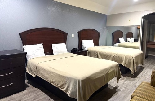 Greater Greenspoint Hotel | Efficient Stay | 3 Affordable Units | 6.8 miles to IAH Airport | Free Breakfast