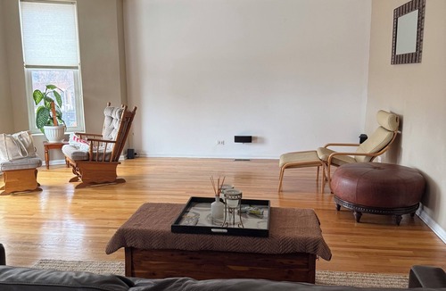 North Kenwood Condo | Elegant 3BR/2BA Hyde Park Retreat ~ Private Deck ~ Near UChicago & Lakefront