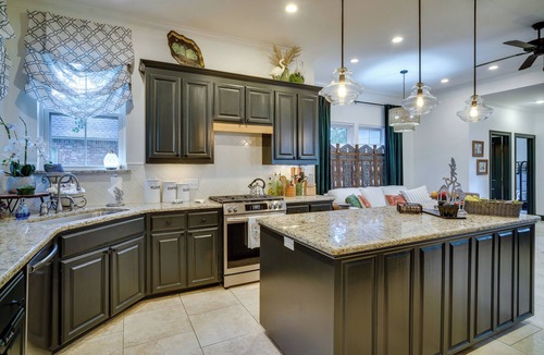 Highlands - Perkins House | Elegant Baton Rouge Home w/ Yard ~ 3 Mi to LSU!