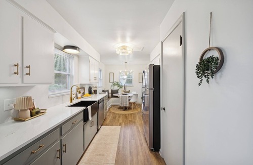 Ottawa House | Elegant & inviting! 3br w/ private primary suite!