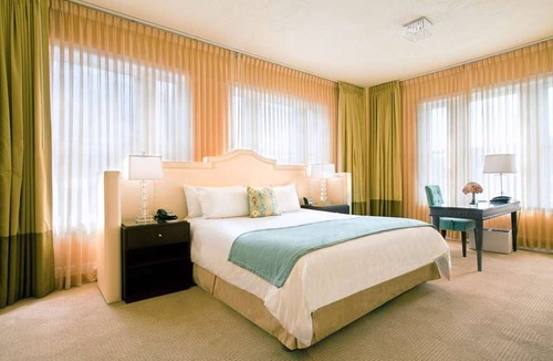 Goose Hollow Hotel | Elegant Suite Stay | Pets Allowed | 0.2 mi to Providence Park | Parking