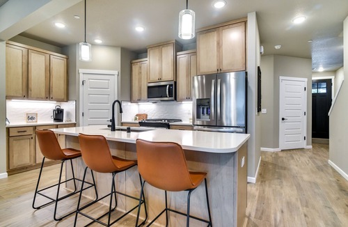 Pleasant Valley House | Elegant Vancouver Townhome - 18 Mi to Portland