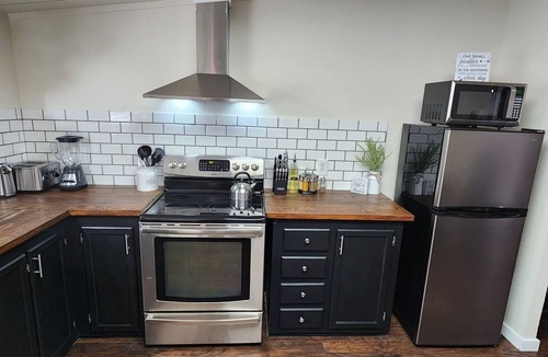 Electra House | Elegantly Rustic 3 Bedroom 2 Bath Modern Farmhouse Cottage