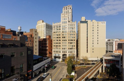 Downtown Detroit Hotel | Element by Marriott Detroit at The Metropolitan