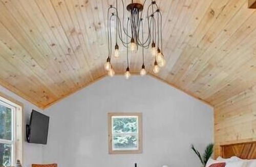 Canadensis Cabin | Elements Modern Poconos Cabin | Wi-Fi | Pets OK