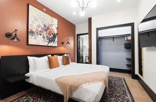Arts/Warehouse District Apartment | Eleven48 Hotel