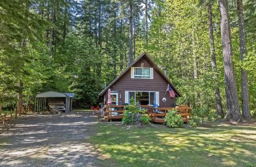 Packwood House | Elk Country Cabin | Wood Stove, BBQ, EV Charger